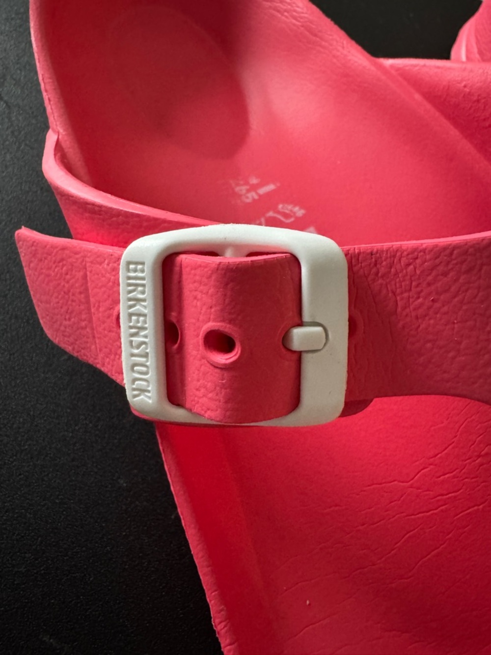 EUC Women’s Birkenstock Gizeh rubber sandals size 41  (US 10.5) color Coral - Picture 4 of 9